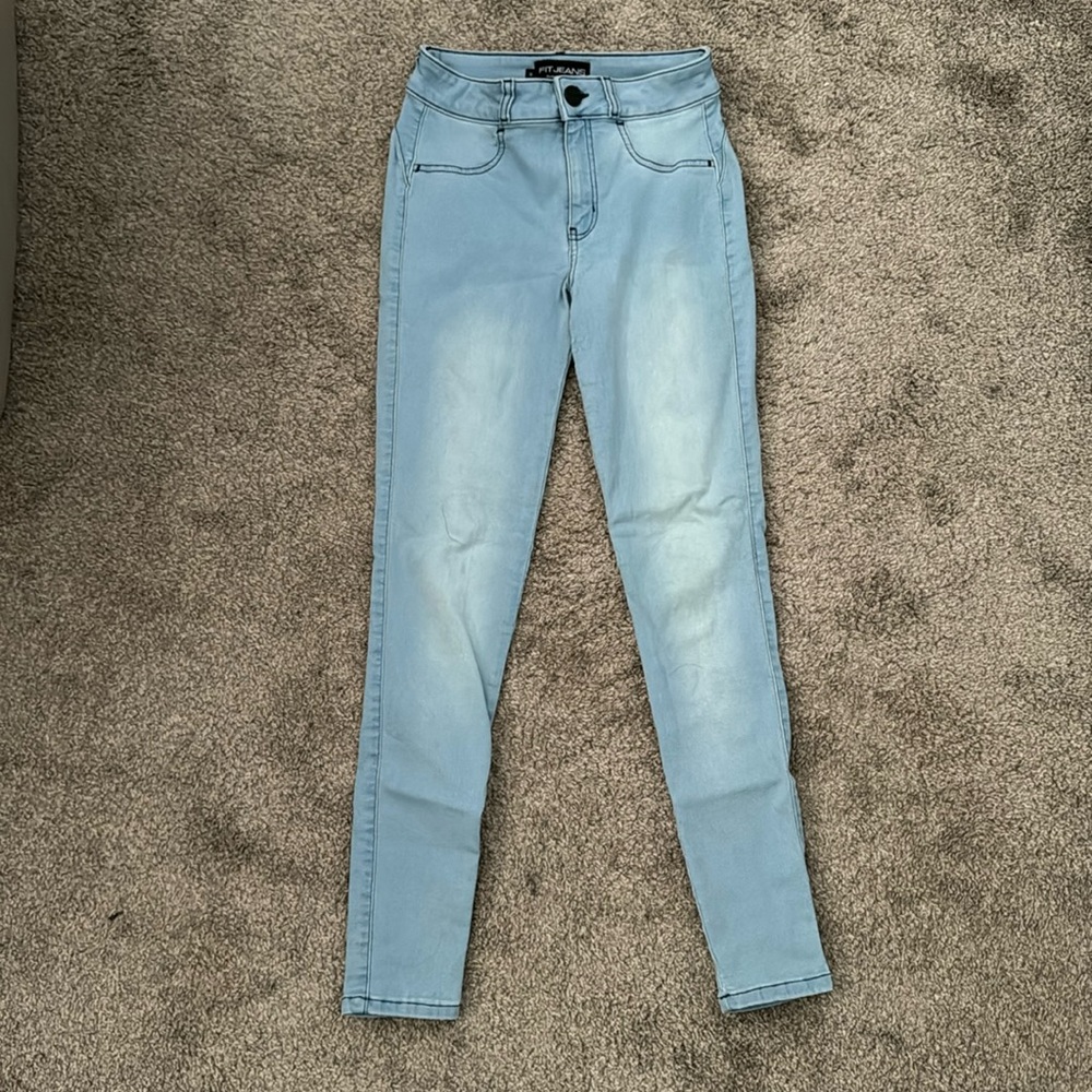 FITJEANS skinny and light wash.